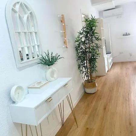 Centrico Piso En By Bebalmy شقة